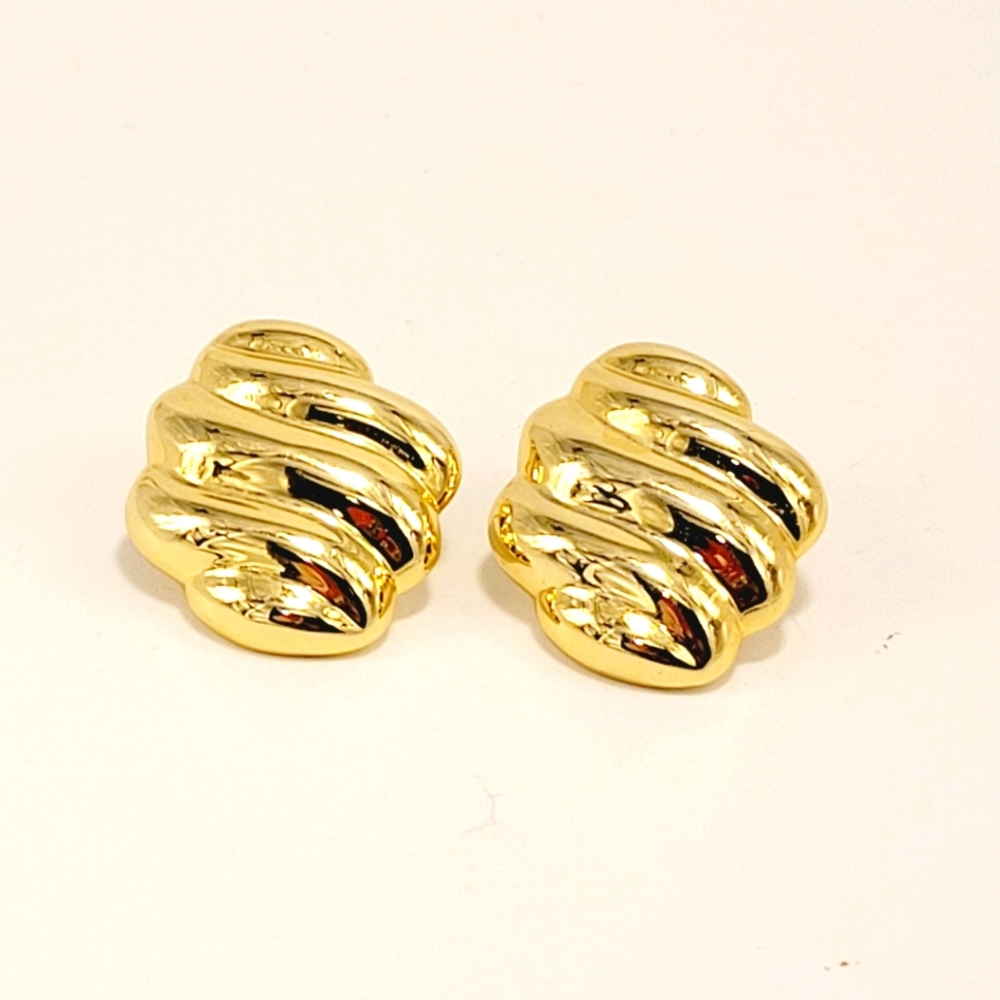 Rippled Gold Tone Earings New